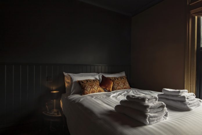 Fan van The Libertines? Goed nieuws, ze hebben nu een eigen hotel