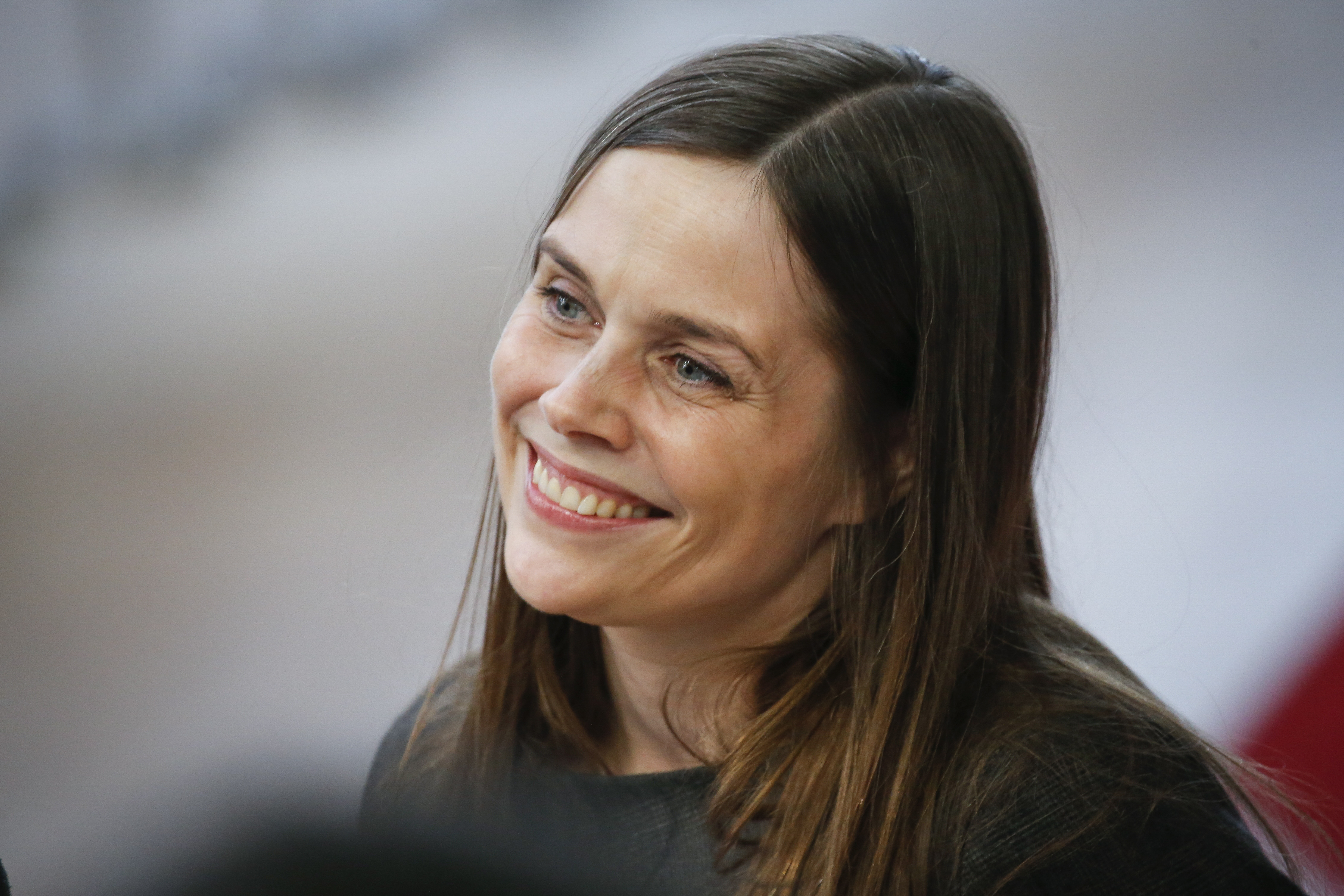 IJslandse premier blijft onverschrokken tijdens aardbeving in live-interview (video)