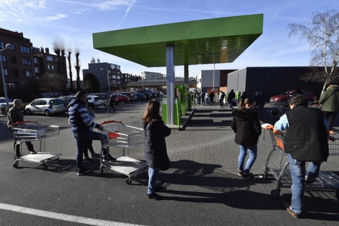 Hamsteraars slaan opnieuw toe: veel drukker dan normaal in de supermarkten