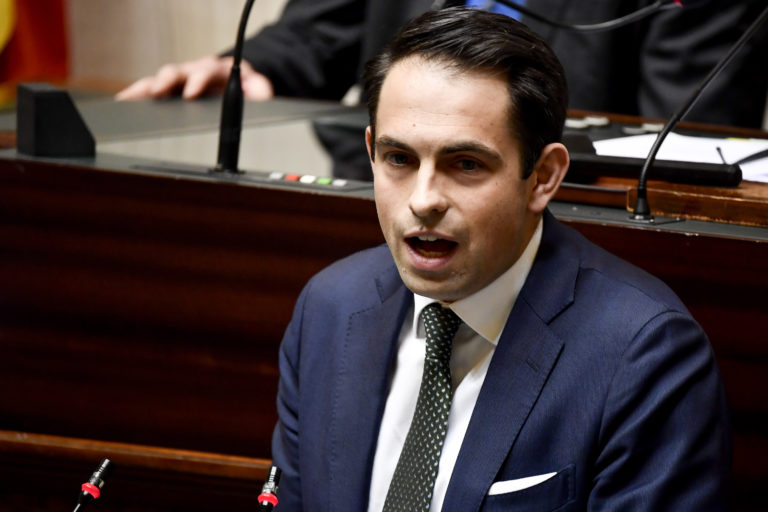 Tom Van Grieken installeert corona-app niet omdat hij “de Belgische staat niet vertrouwt”