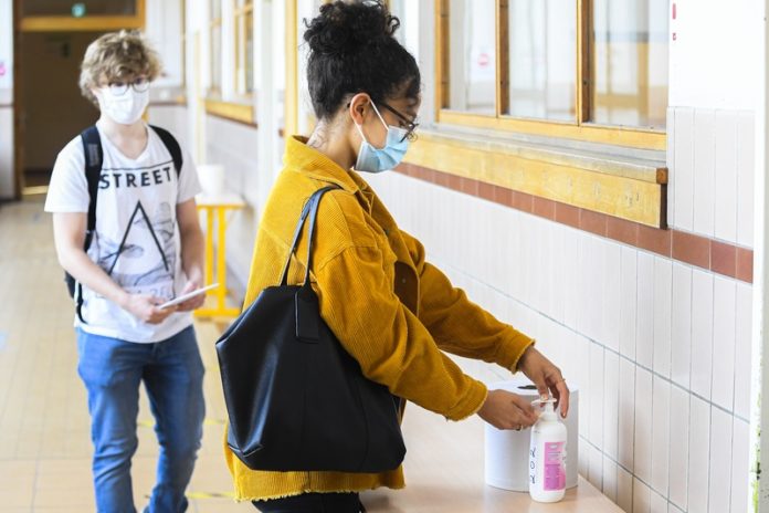 Code oranje voor het onderwijs: leerlingen kunnen naar school blijven gaan, wel extra veiligheidsmaatregelen