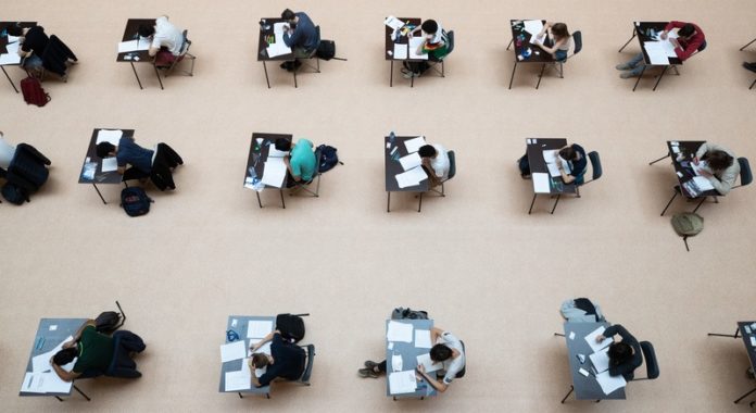 VUB gaat strijd aan met eenzaamheid van eerstejaarsstudenten