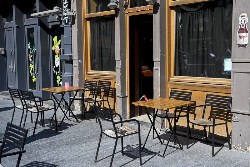 Brusselse cafés en feestzalen moeten een maand dicht