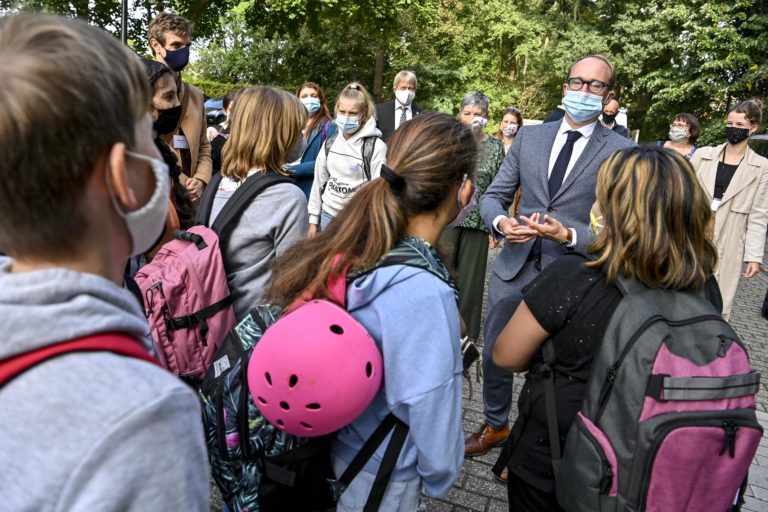 Onderwijs blijft bij code geel: scholen voltijds open