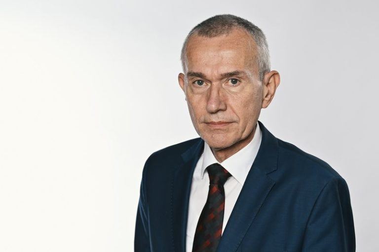 Minister van Volksgezondheid Frank Vandenbroucke raadt aan om nauwe contacten te beperken tot drie personen