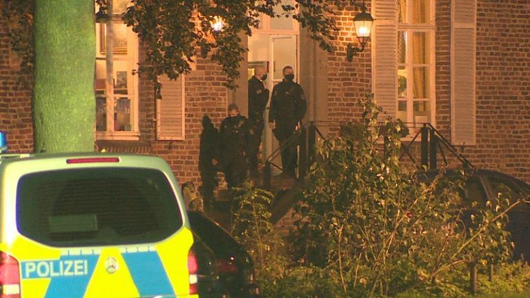 Duitse politie bevrijdt 25-jarige vrouw uit handen van sekte in klooster vlak over de grens