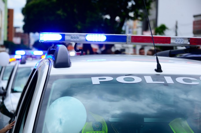 ‘NCIS’-cast klaagt zender aan nadat échte politie met getrokken wapens binnenviel tijdens opnames