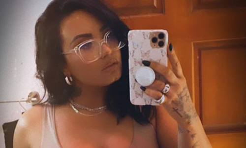 Demi Lovato openhartig: “Eindelijk heb ik de borsten die ik altijd al wilde!” (foto’s)