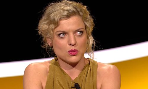 Ella Leyers stond doodsangsten uit: “Hij kwam met handboeien uit een achterkamertje!” (video)