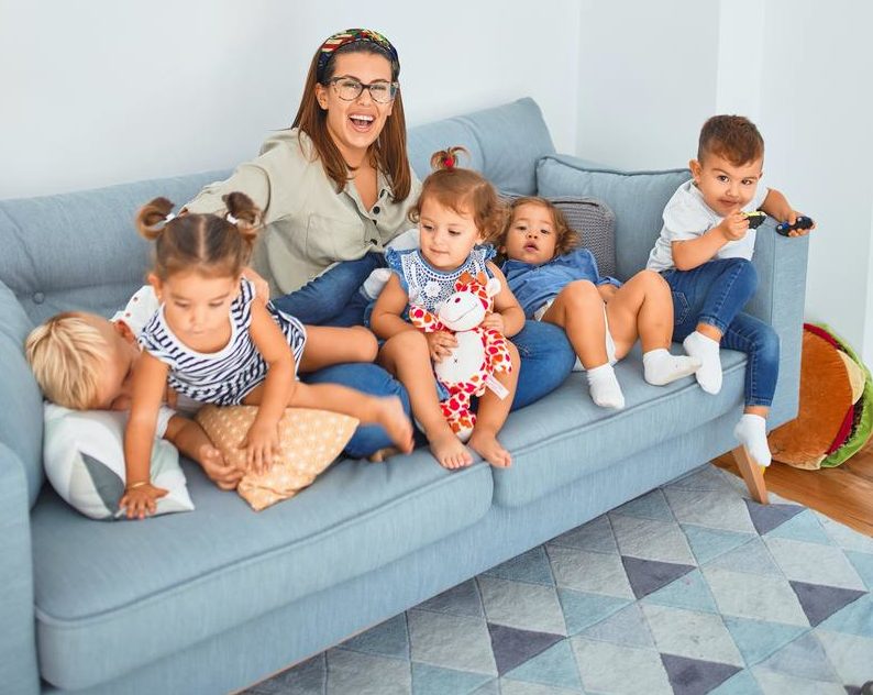 Helft van de kinderen tot 6 jaar zit elke dag voor de buis