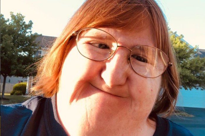 YES! “Te lelijke” Melissa nam wraak op haar pesters door élke dag een selfie te posten