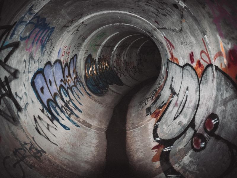 Steeds meer virus doorgespoeld: “We pissen en kakken riool vol met corona”