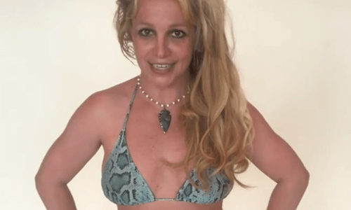 Fans bezorgd na bizar bikinifilmpje van Britney Spears: “Is er niemand die ingrijpt?!” (video)