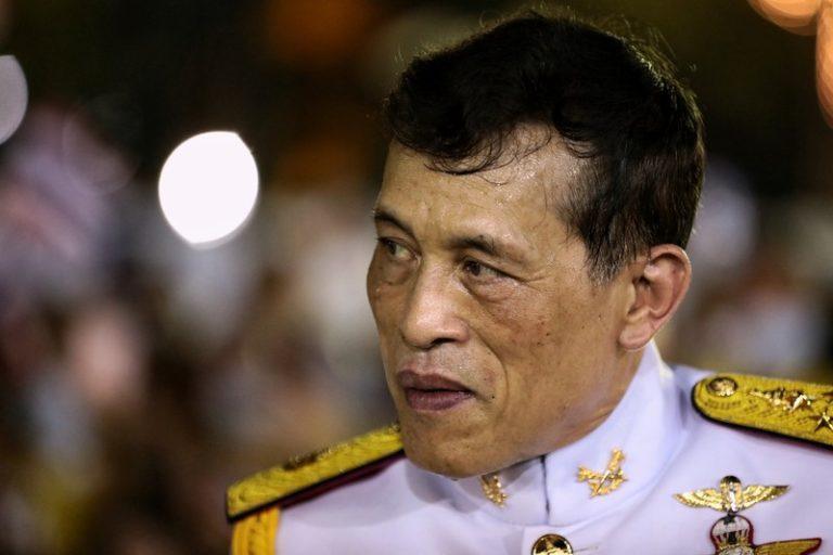 Thailand blokkeert deze site na pikant filmpje met koning