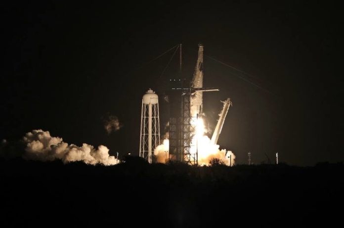 NASA en SpaceX lanceren vier astronauten naar ISS