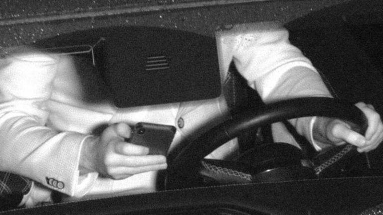 Sms’en achter het stuur? Deze slimme camera heeft je door!