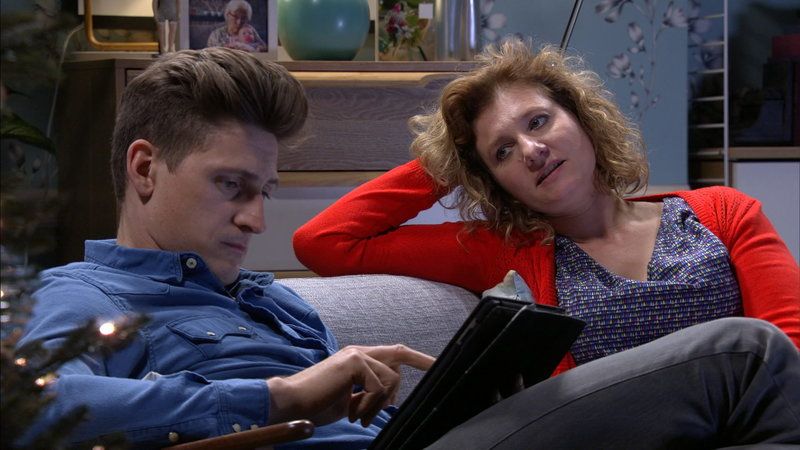 ‘Thuis’-kijkers wijzen makers op hilarische fout in aflevering: “Kan helemaal niet”