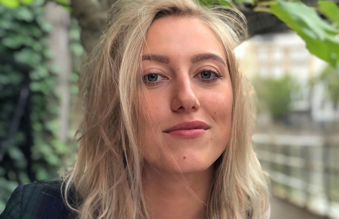 Alina uit ‘De Mol’ schittert in artistieke naaktshoot: “Ongezien, super knap!” (foto’s)