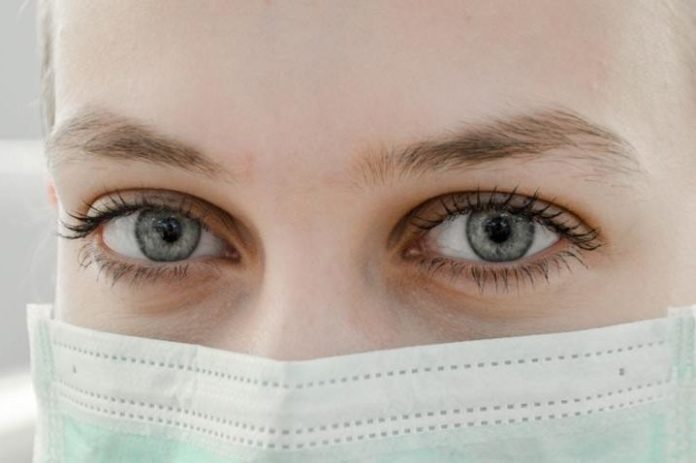 Vermoeide ogen van al het thuiswerken? Dan is oogyoga iets voor jou