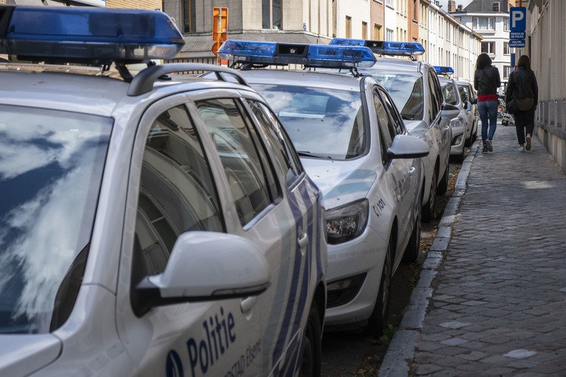 Agenten geschopt en geslagen bij coronacontrole in Elsene (video)