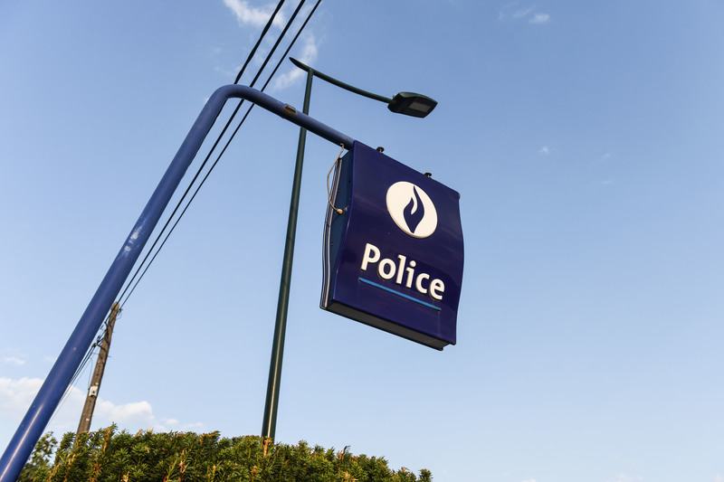 Politie pakt twee minderjarigen op die terreuractie tegen politie in ons land wilden plegen