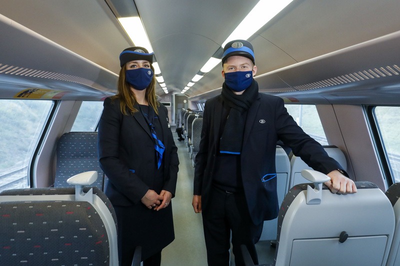 NMBS steekt medewerkers in een blauw jasje