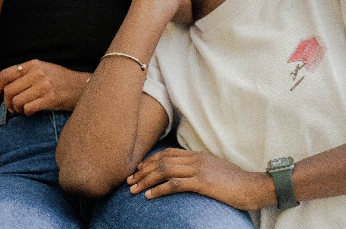 Met deze tips wakker je de vonk in je relatie tijdens de lockdown weer aan