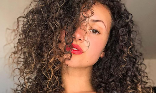 ‘Temptation’-Angela openhartig tegen haar fans: “Ja, ik krijg soms privéberichtjes van BV’s” (foto’s)