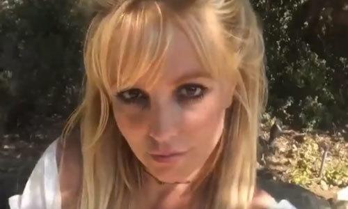 Fans nog steeds ongerust over Britney Spears ondanks nieuw dansfilmpje: “Ik bid voor jou” (video)