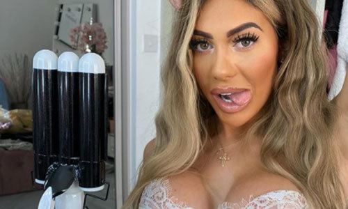 Fans van reality-ster Chloe Ferry compleet in de war door lingeriefoto: “Is dat een seksspeeltje?!” (foto)
