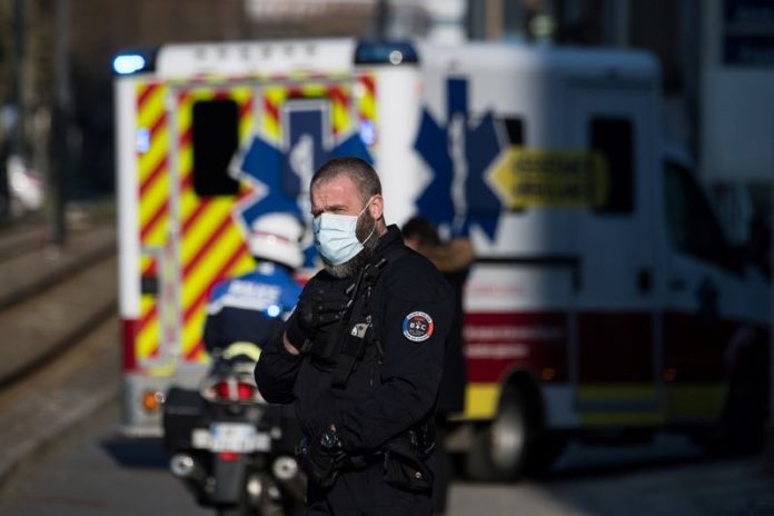 Reddingsactie om Fransman van 300 kilogram te bevrijden uit woonst is groot succes