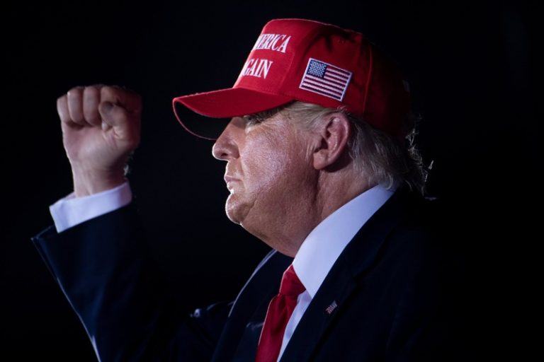 Zoveel geld troggelde Trump zijn supporters al af sinds de verkiezingen