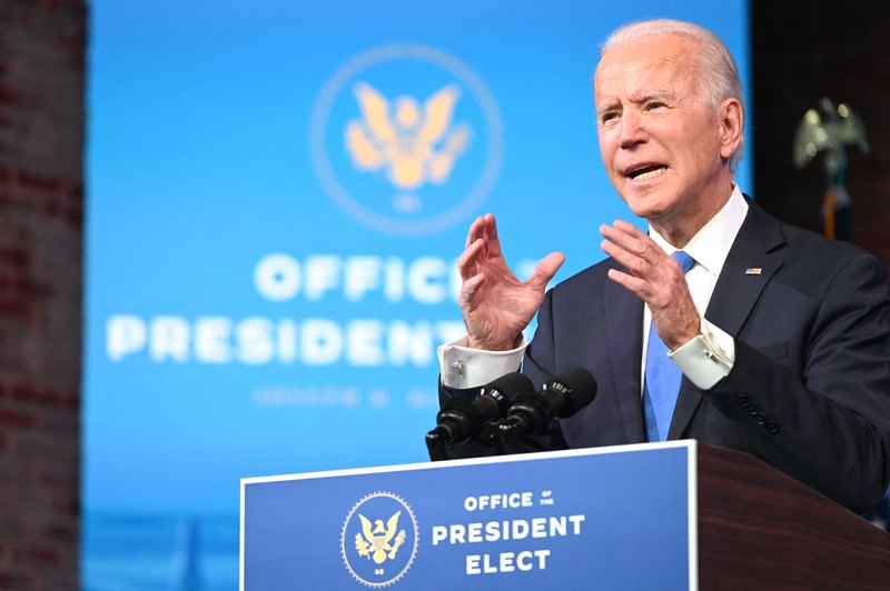 Joe Bidens lelijke hoest baart Amerikanen zorgen: “Het is maar een verkoudheid”