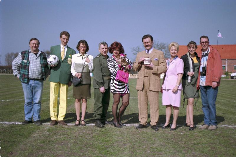 ‘All I want for christmas is een dagschotel’: F.C. De Kampioenen brengt reeks kersttruien uit