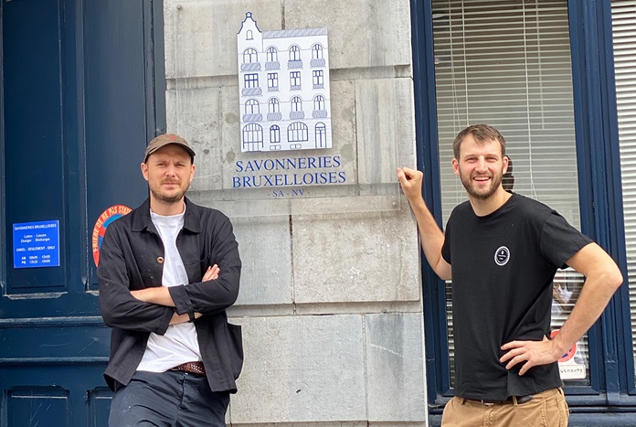 Twee jonge Brusselaars nemen zeepfabriek uit 1926 over