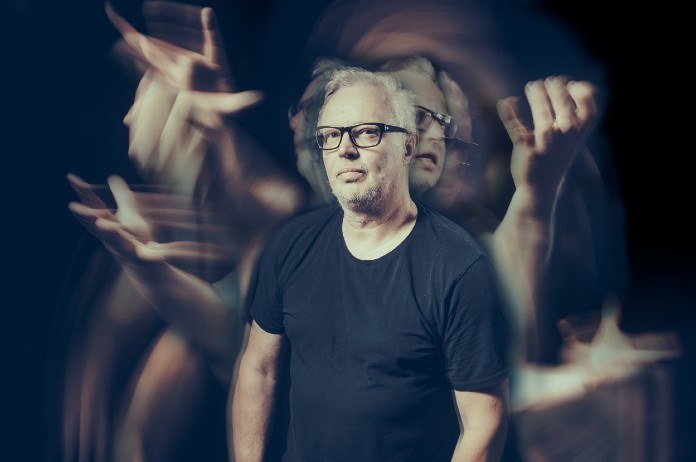 SOUNDCHECK. Het betere fileerwerk: professionele Belgiëwatcher Stijn Meuris streamt zijn vierde ‘Tirade’