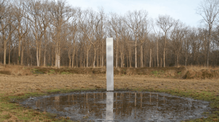 Echt of oudejaarsstunt? Nu ook mysterieuze monoliet in Nederland ontdekt