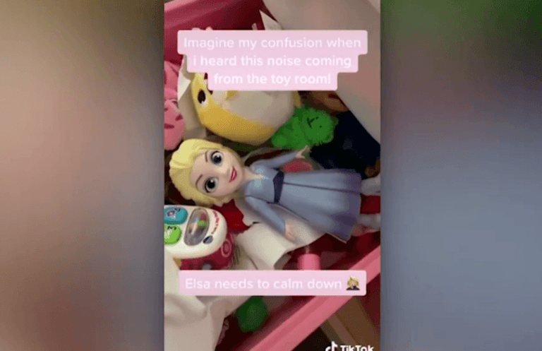 Hilarisch: moeder beschaamd nadat ‘Frozen’-pop van haar dochters héél gênante geluiden maakt (video)
