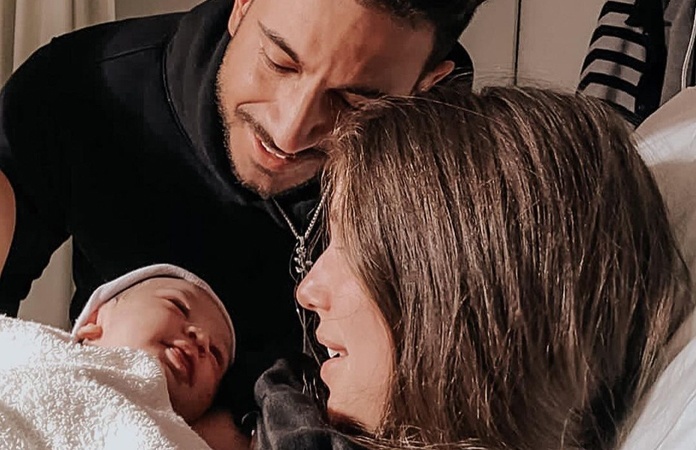 ‘Temptation’-Amber en Arda maken EINDELIJK de naam van hun baby bekend (foto)