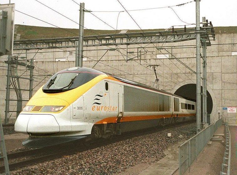 Gevangene probeert Engeland te voet te ontvluchten in bizarre ontsnappingspoging via Kanaaltunnel