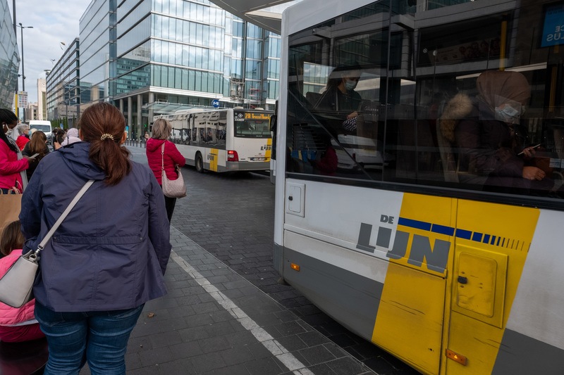 Controleurs De Lijn schreven al 203 boetes uit voor niet dragen van mondmasker