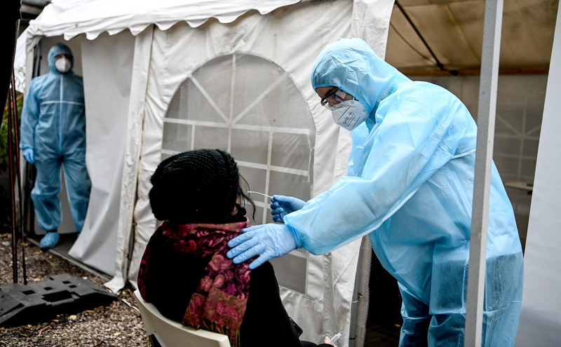 Nieuwe variant coronavirus is besmettelijker, maar is mutatie ook gevaarlijker?