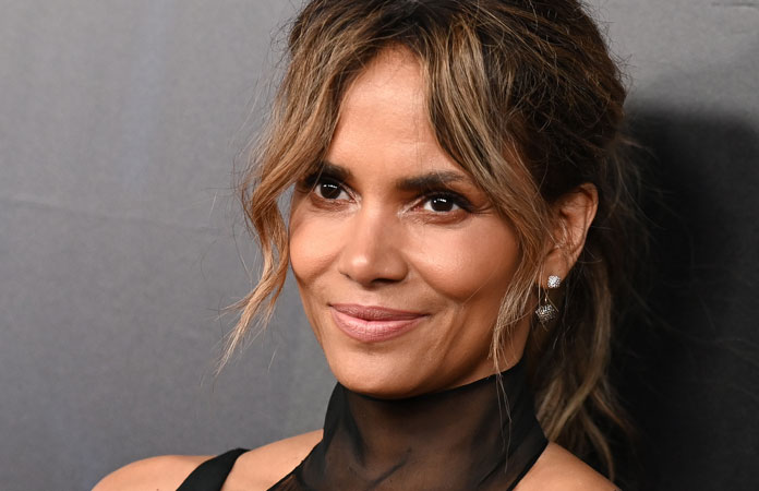 Vriend van Halle Berry reageert op roddels dat ze “saai is in bed”