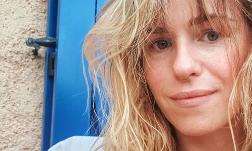 Josje (ex-K3) over dragen van mondmasker: “Ik heb gaten gekregen om door te ademen en die wil ik niet bedekken!”