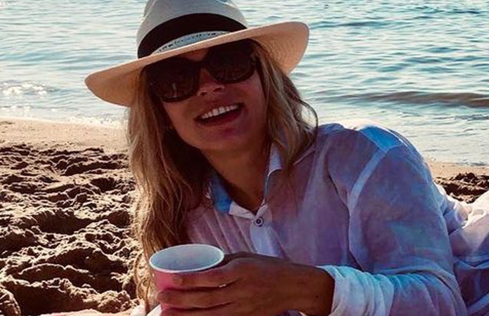 Klaasje van K3: “Ik probeerde zoveel mogelijk te bedekken toen ik de zee in ging” (foto)