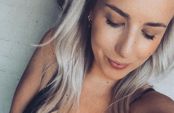 Laura uit ‘Blind Getrouwd’ neemt in bikini afscheid van 2020: “Mijn hart brak in duizend stukjes” (foto)