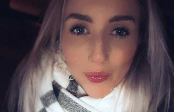 Laura uit ‘Blind Getrouwd’ op GÊNANTE wijze beetgenomen: “Dat komt omdat ik blond ben” (foto’s)