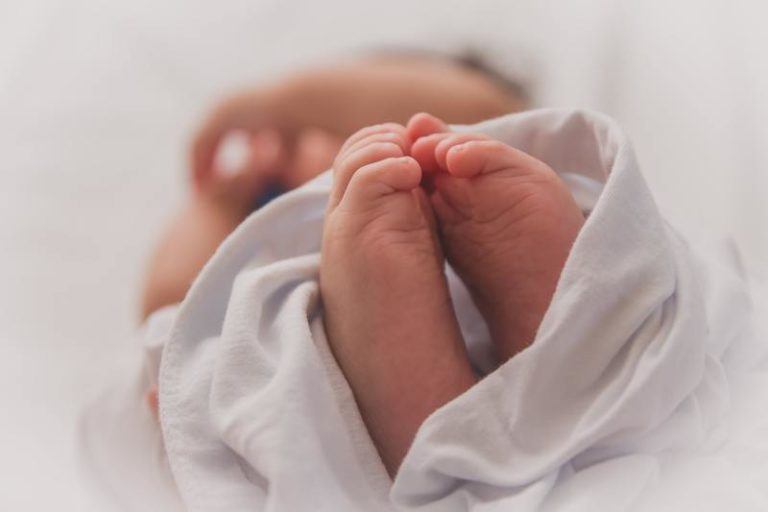Bizar record: deze 27-jarige baby is nog geen twee jaar jonger dan haar moeder