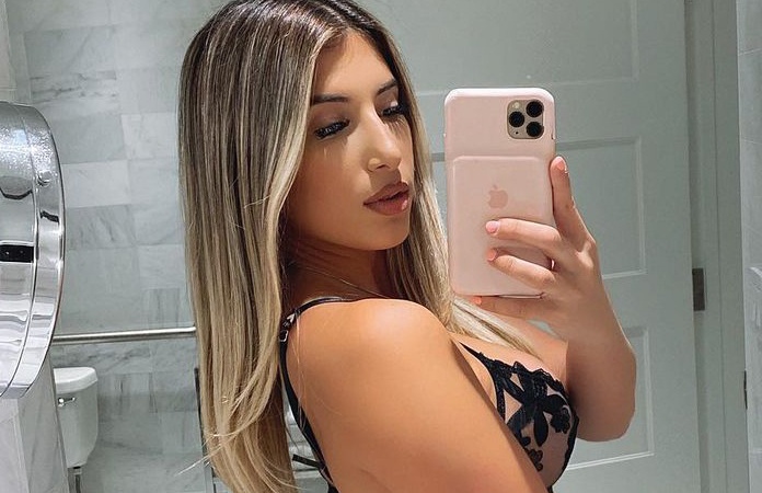 Model krijgt massa’s respect omdat ze cellulitis toont in onbewerkte bikinifoto