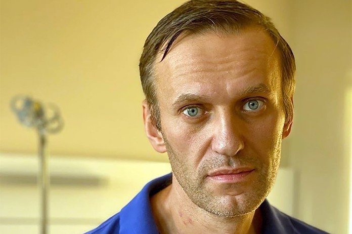 “Geheime agent onthult aan Navalny zelf hoe hij was vergiftigd via onderbroek”